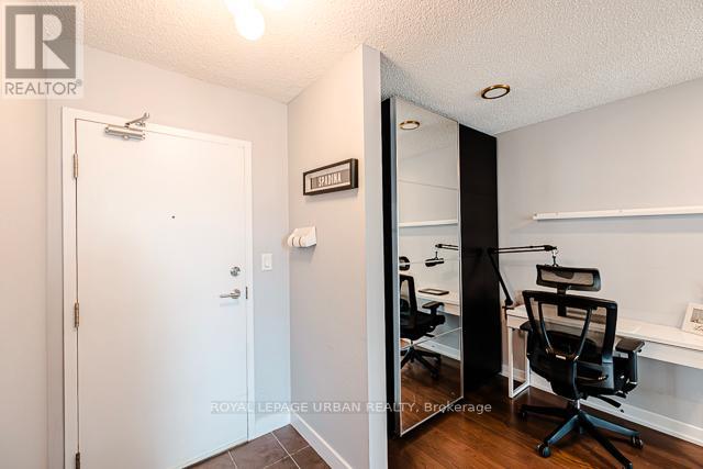 2303 - 11 Brunel Court, Toronto, Ontario  M5V 3Y3 - Photo 10 - C12872386