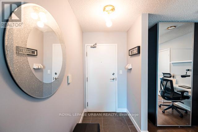 2303 - 11 Brunel Court, Toronto, Ontario  M5V 3Y3 - Photo 11 - C12872386