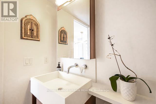 2303 - 11 Brunel Court, Toronto, Ontario  M5V 3Y3 - Photo 13 - C12872386