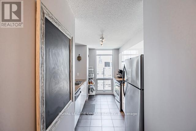 2303 - 11 Brunel Court, Toronto, Ontario  M5V 3Y3 - Photo 5 - C12872386