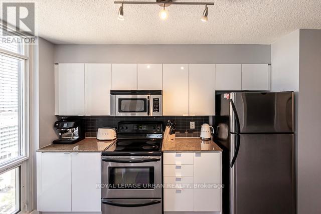 2303 - 11 Brunel Court, Toronto, Ontario  M5V 3Y3 - Photo 6 - C12872386