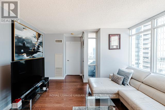 2303 - 11 Brunel Court, Toronto, Ontario  M5V 3Y3 - Photo 7 - C12872386