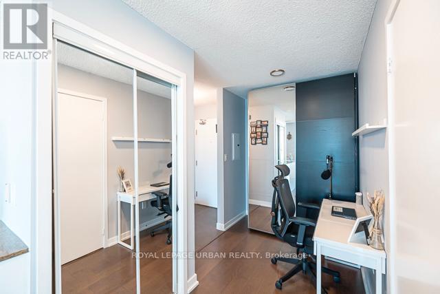 2303 - 11 Brunel Court, Toronto, Ontario  M5V 3Y3 - Photo 9 - C12872386