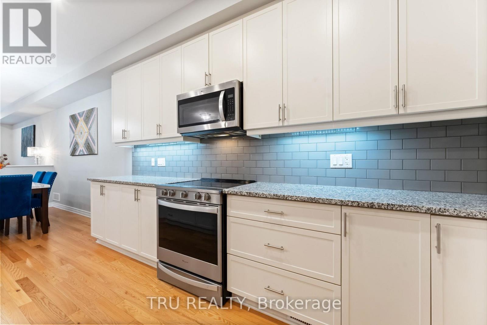 4031 Kelly Farm Drive, Ottawa, Ontario  K1T 0R6 - Photo 13 - X12872412