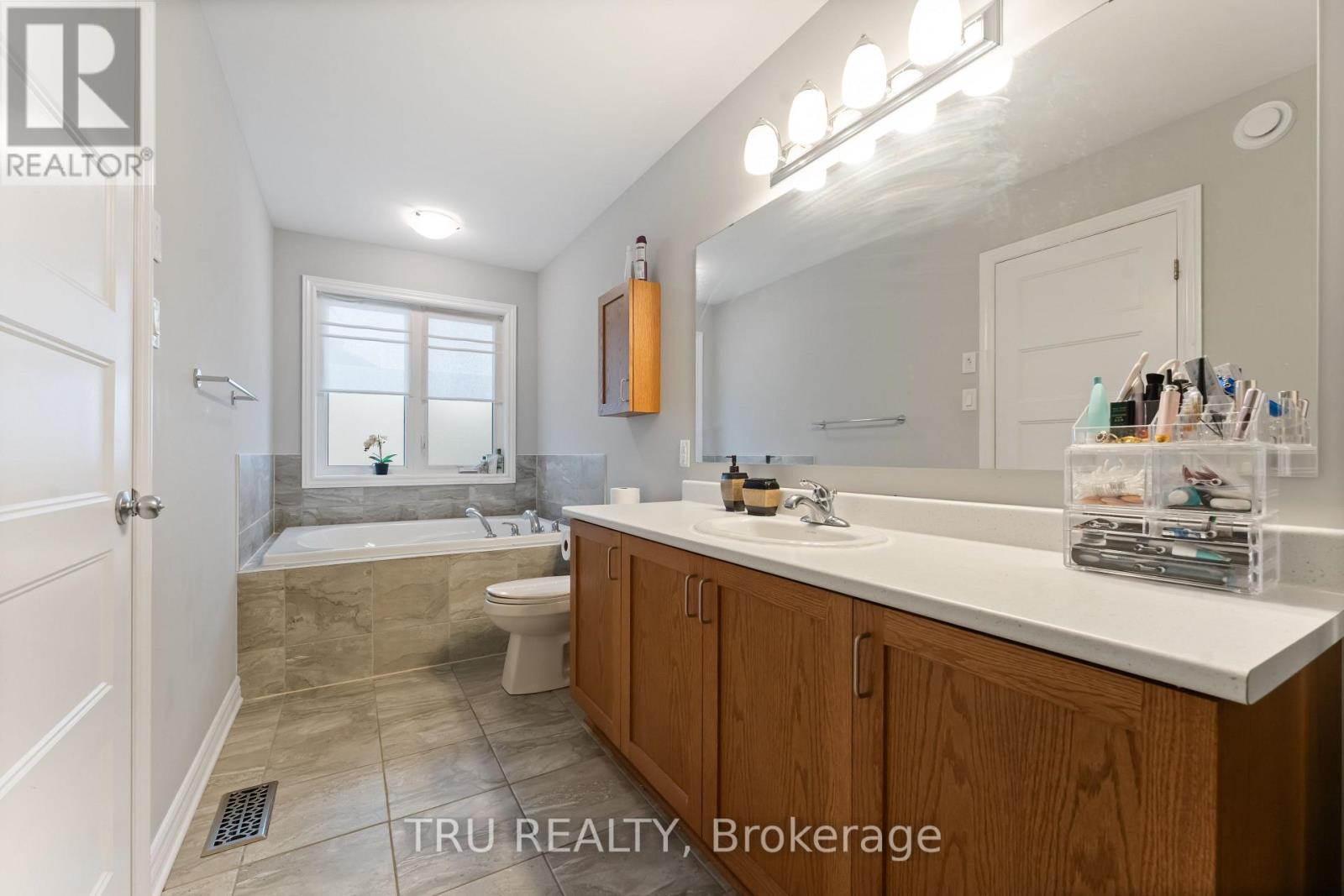 4031 Kelly Farm Drive, Ottawa, Ontario  K1T 0R6 - Photo 24 - X12872412