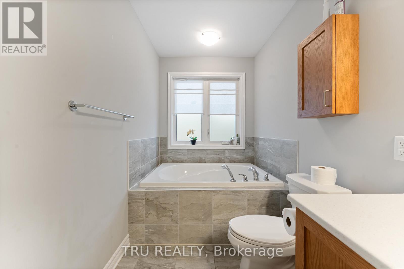 4031 Kelly Farm Drive, Ottawa, Ontario  K1T 0R6 - Photo 25 - X12872412