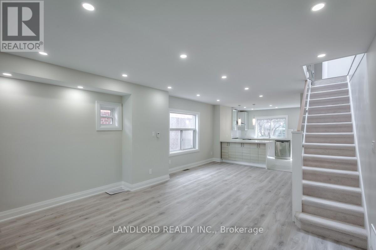 MAIN - 153 GAINSBOROUGH ROAD, Toronto, Ontario