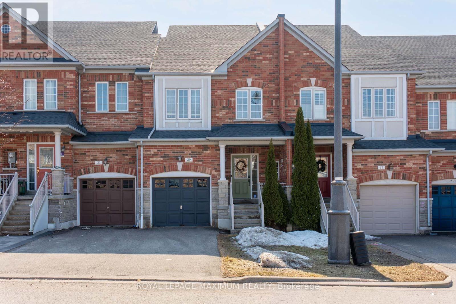 29 BARR CRESCENT, Aurora, Ontario