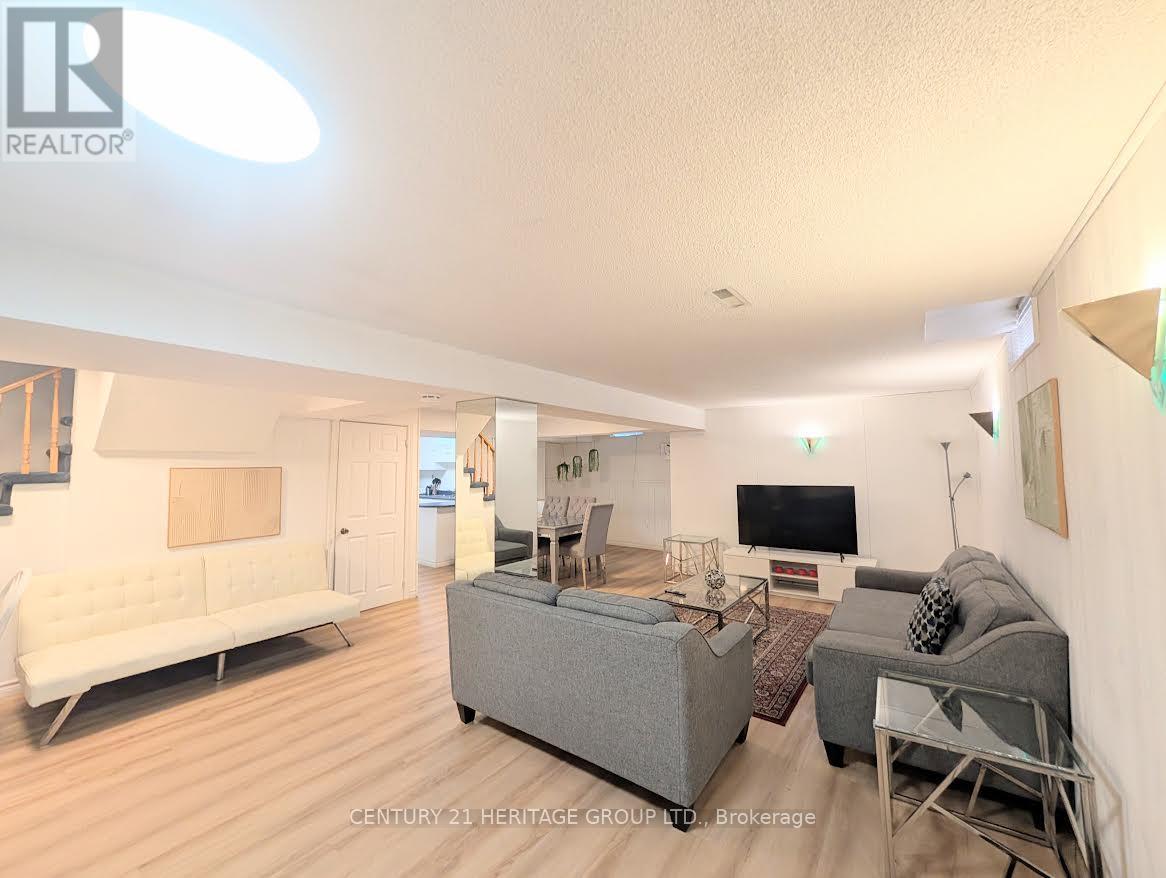 378 Dorchester Street, Newmarket, Ontario  L3Y 7Z3 - Photo 4 - N12872566