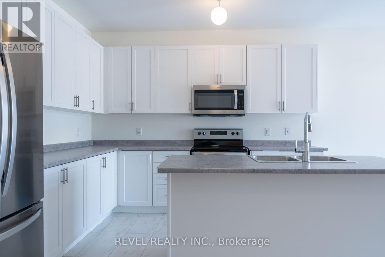 220 Ramblewood Drive, Wasaga Beach, Ontario  L9Z 2B2 - Photo 4 - S12872526