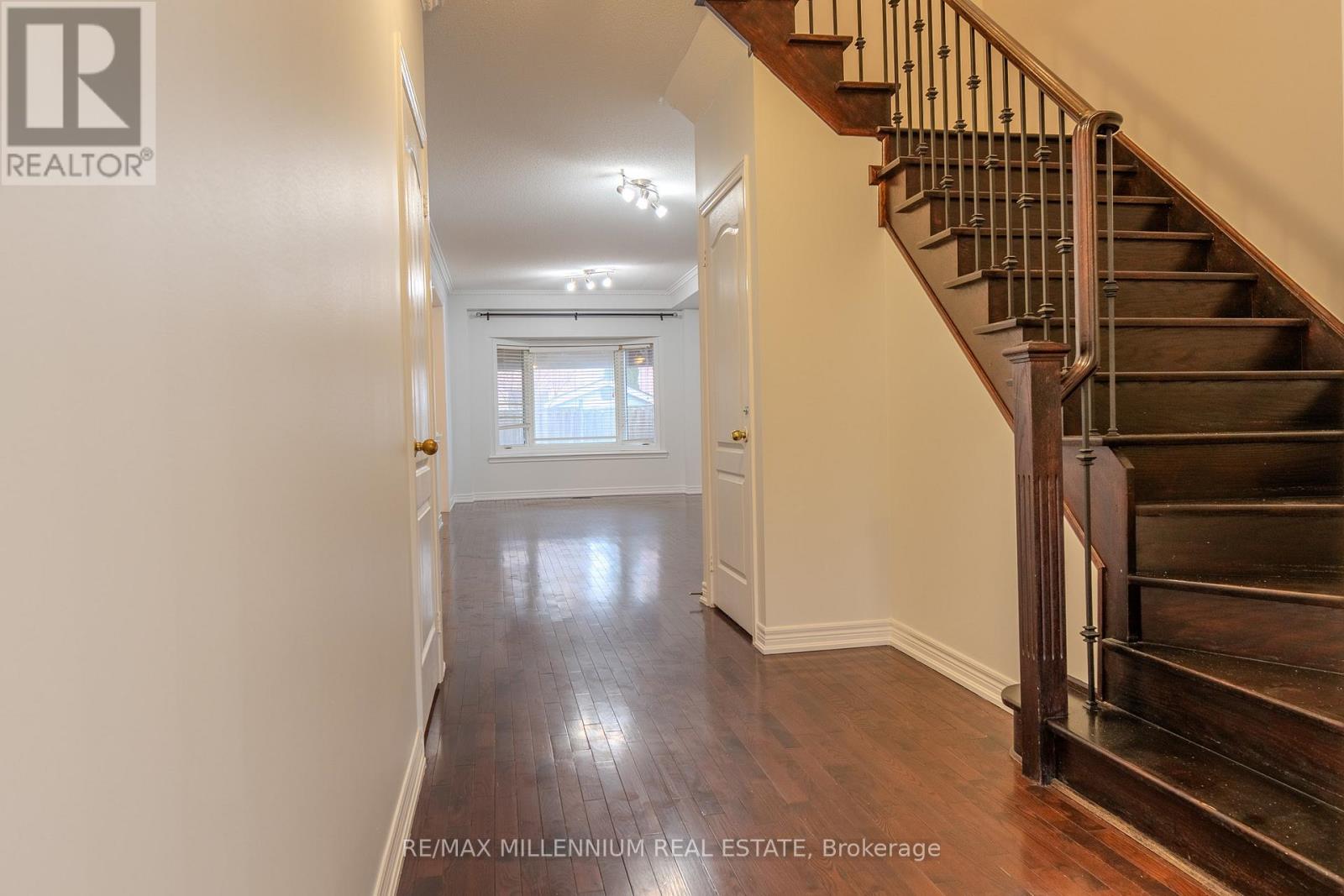 150 Ozner Crescent, Vaughan, Ontario  L4H 0G1 - Photo 4 - N12869378