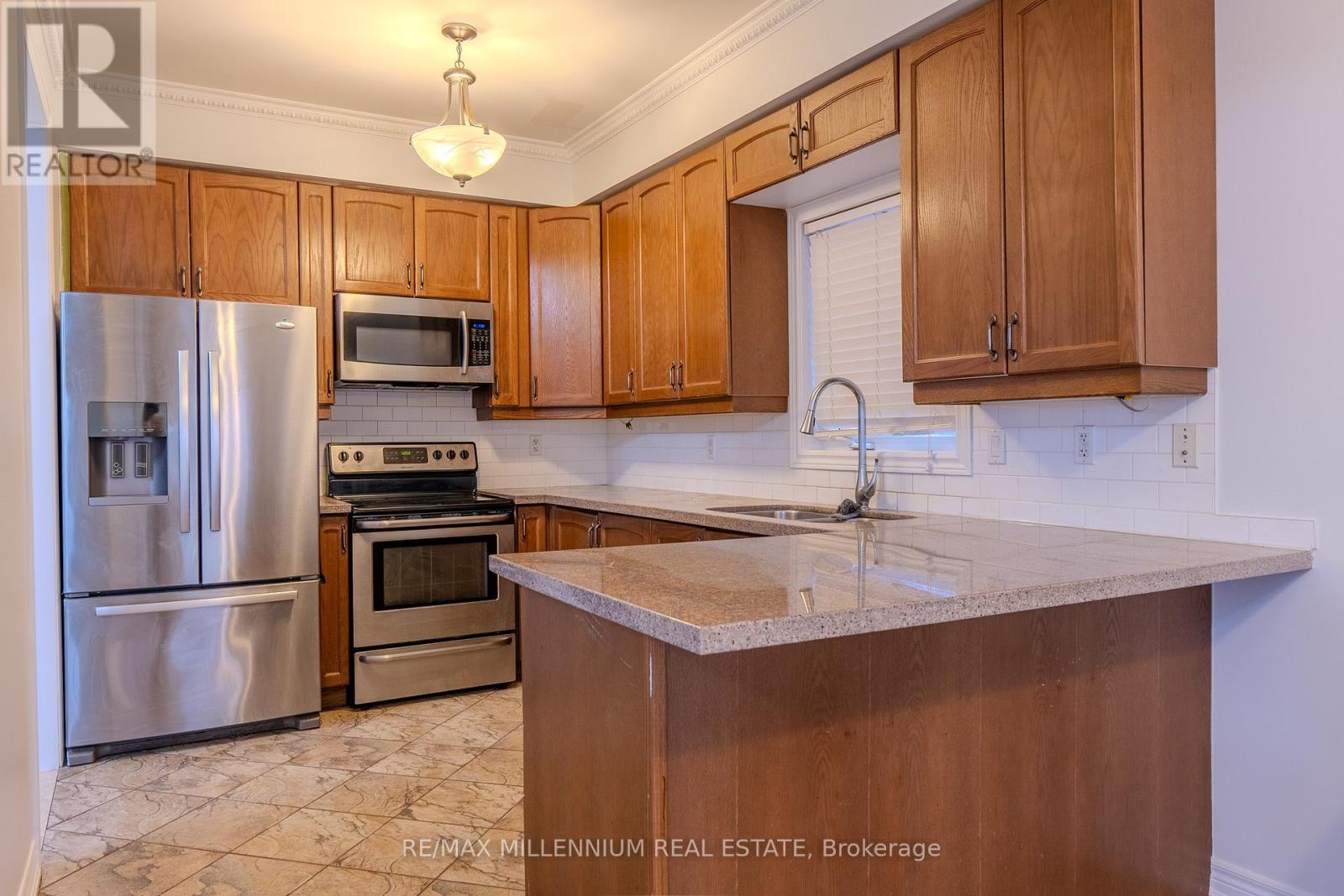 150 Ozner Crescent, Vaughan, Ontario  L4H 0G1 - Photo 8 - N12869378