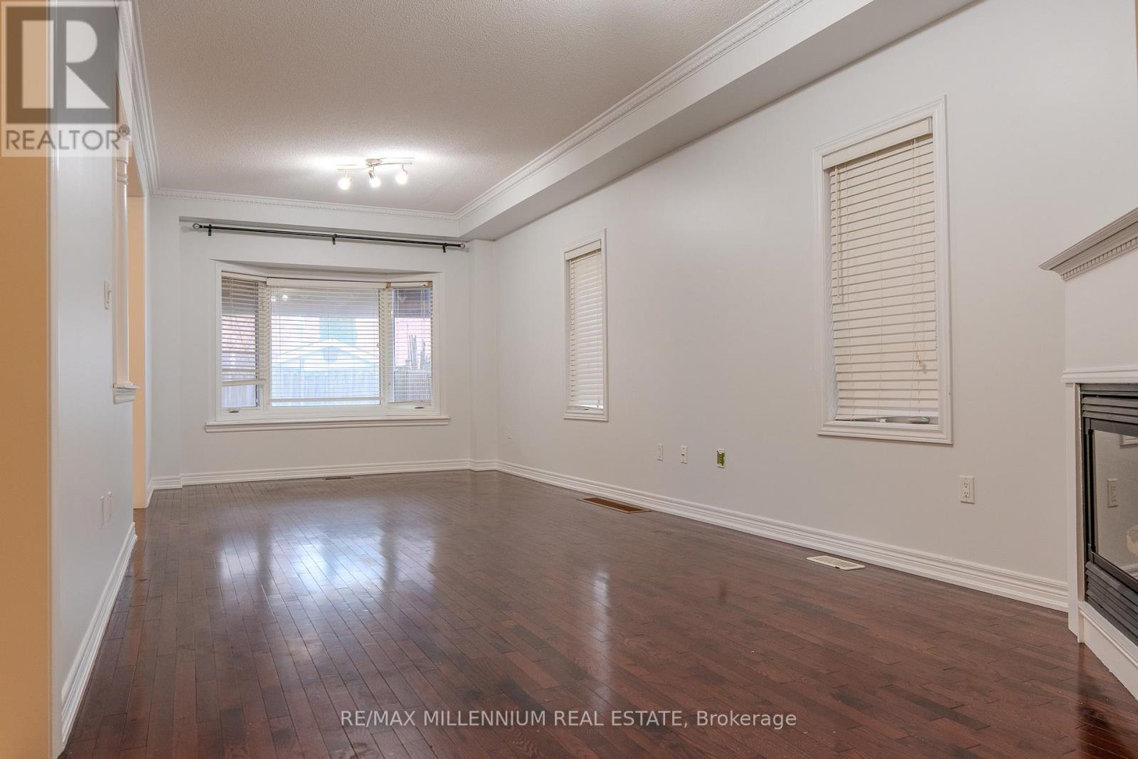 150 Ozner Crescent, Vaughan, Ontario  L4H 0G1 - Photo 5 - N12869378