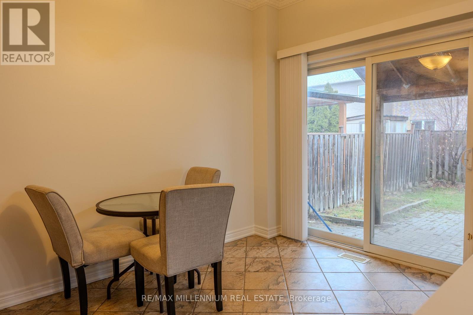 150 Ozner Crescent, Vaughan, Ontario  L4H 0G1 - Photo 12 - N12869378