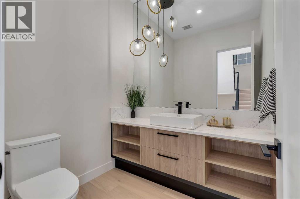 342 Normandy Drive Sw, Calgary, Alberta  T3E 8G8 - Photo 6 - A2276736