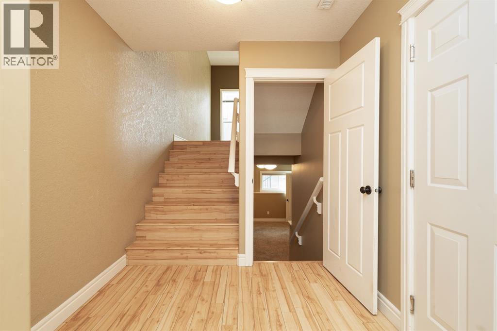 877 Mt Sundance Manor W, Lethbridge, Alberta  T1J 1X5 - Photo 3 - A2284319