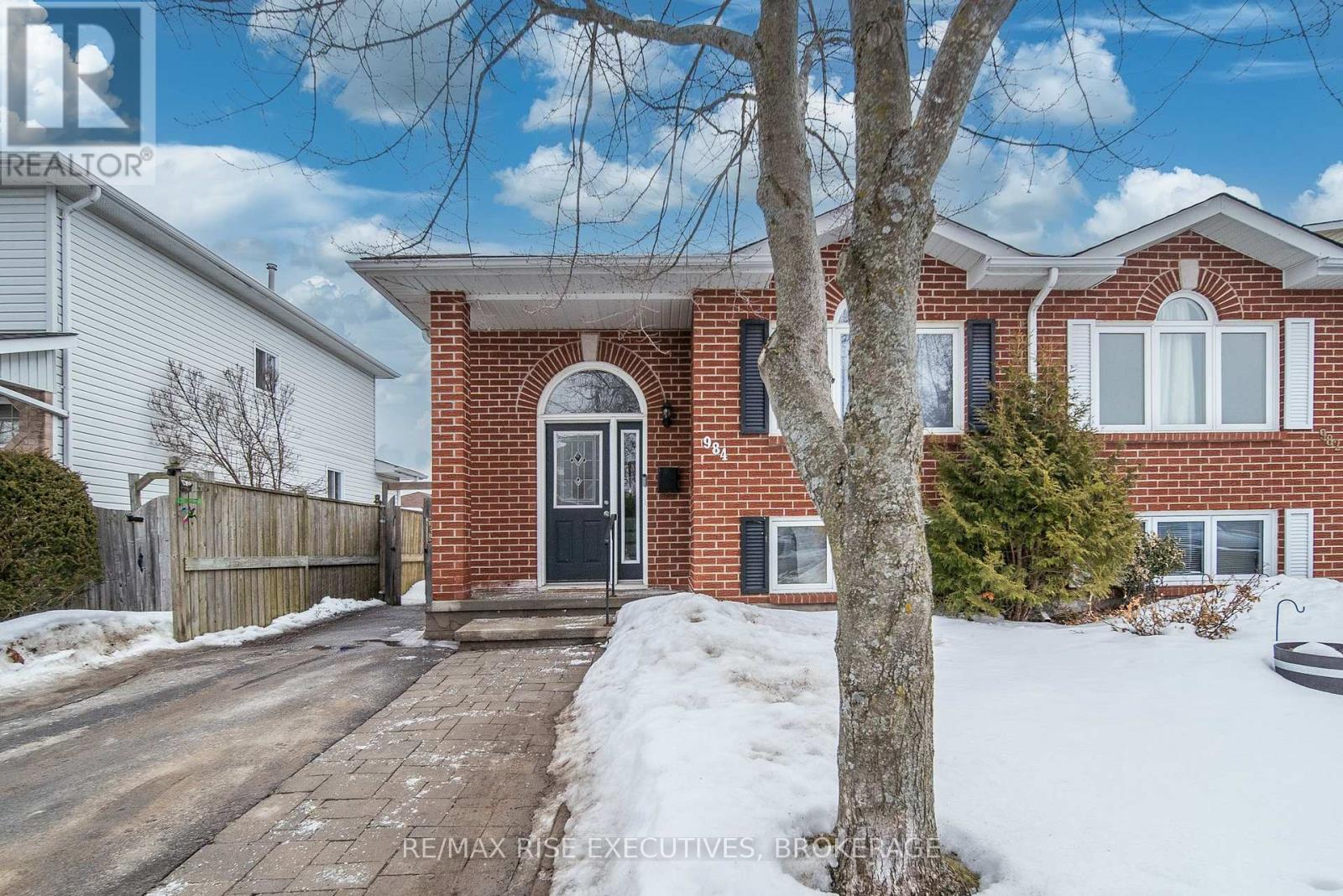 984 Waterbury Crescent, Kingston, Ontario  K7M 8V3 - Photo 2 - X12872434