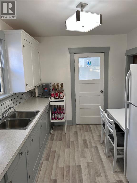 516 12a Street N, Lethbridge, Alberta  T1H 2J7 - Photo 5 - A2289318