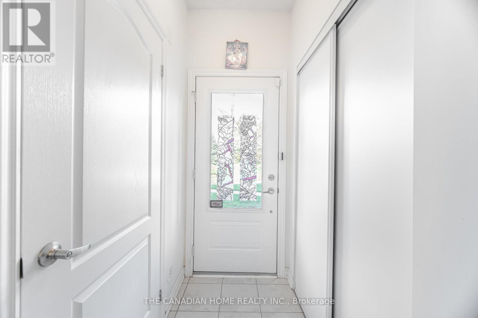 # 40 - 636 Evans Avenue, Toronto, Ontario  M8W 2W6 - Photo 4 - W12872570