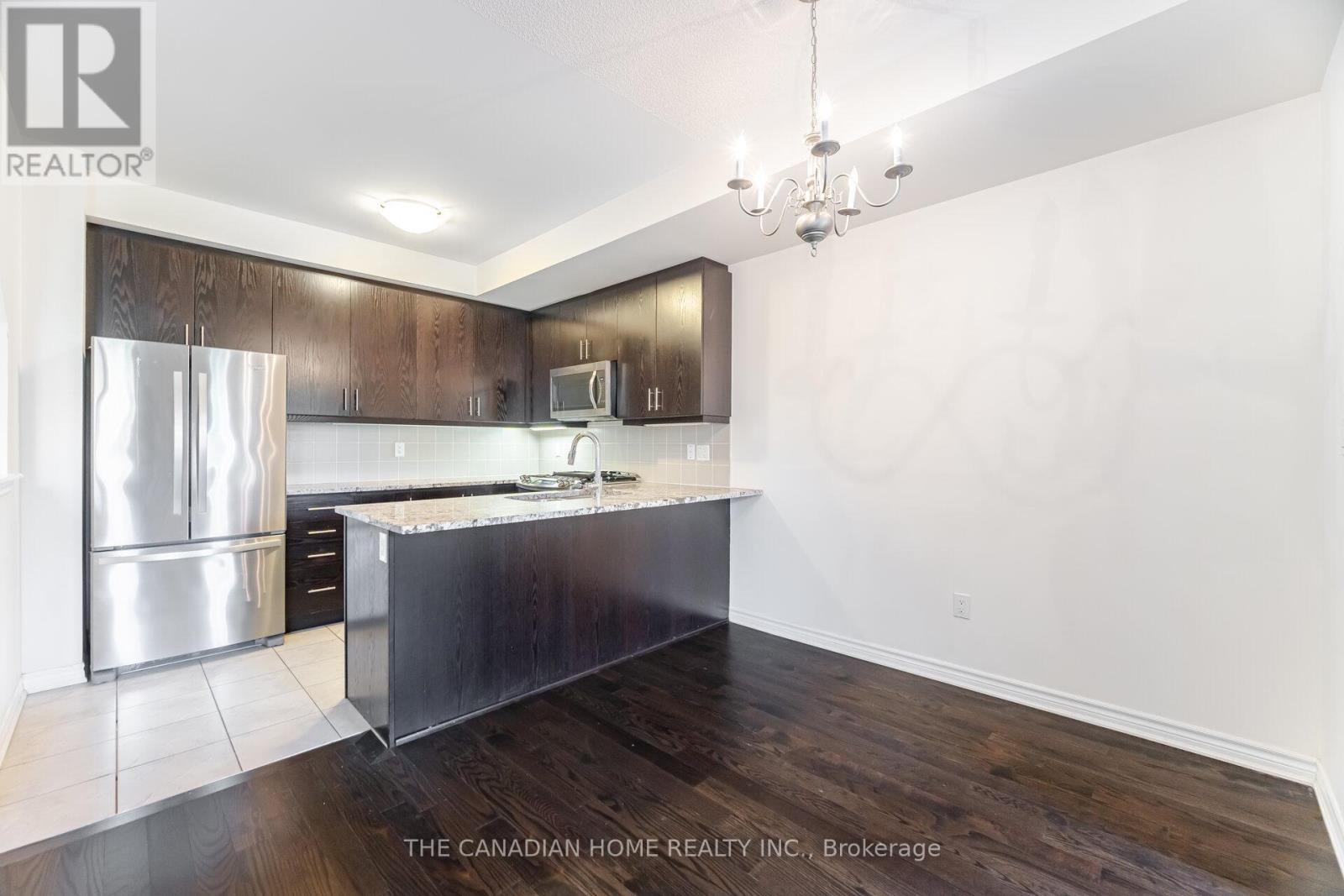 # 40 - 636 Evans Avenue, Toronto, Ontario  M8W 2W6 - Photo 5 - W12872570