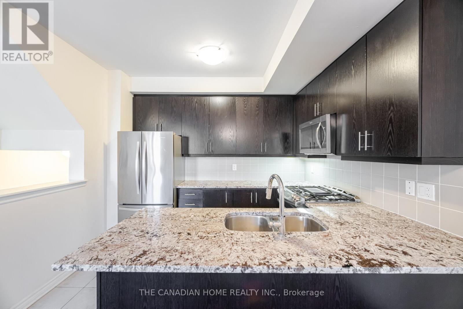 # 40 - 636 Evans Avenue, Toronto, Ontario  M8W 2W6 - Photo 6 - W12872570