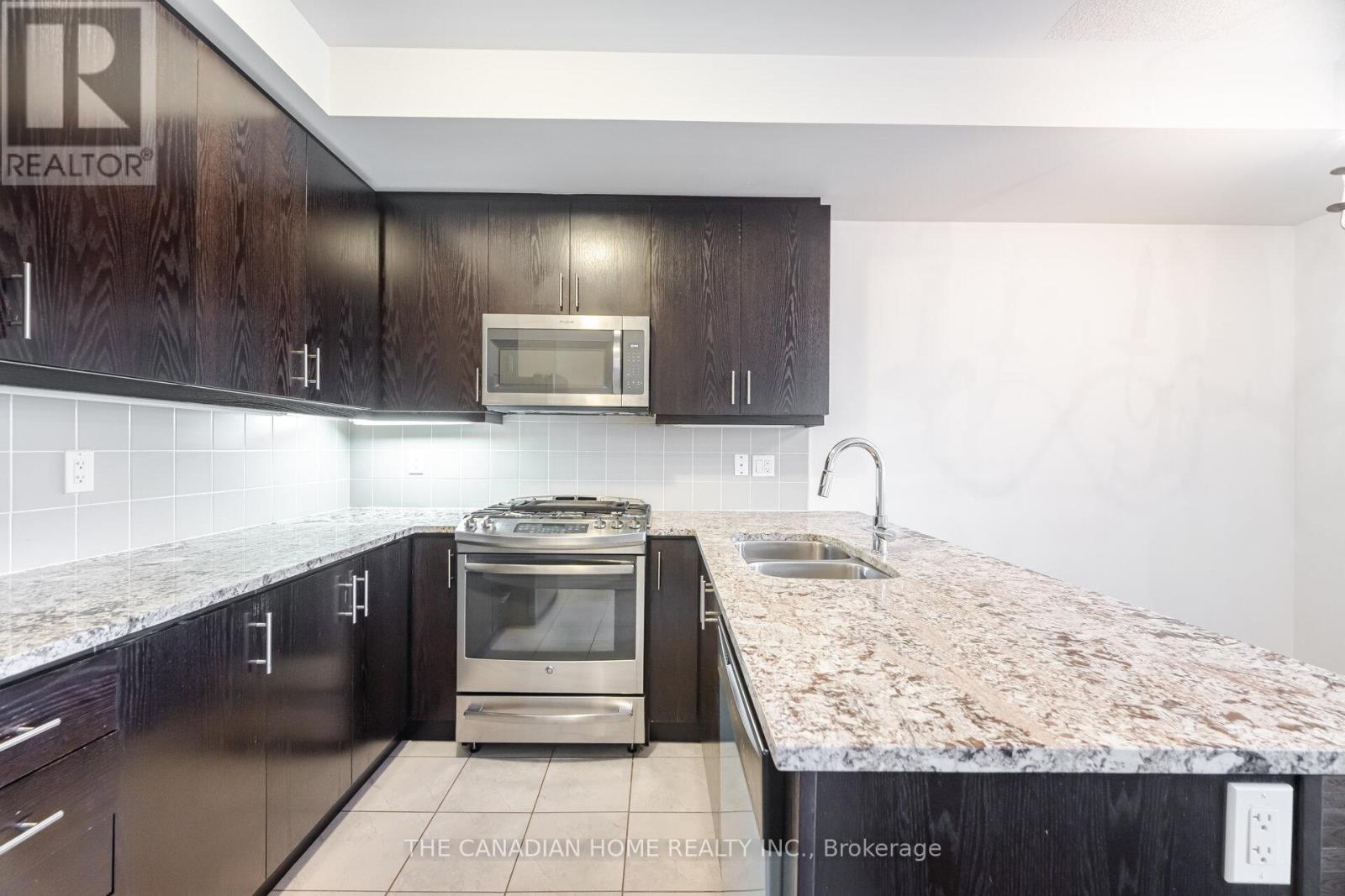 # 40 - 636 Evans Avenue, Toronto, Ontario  M8W 2W6 - Photo 7 - W12872570