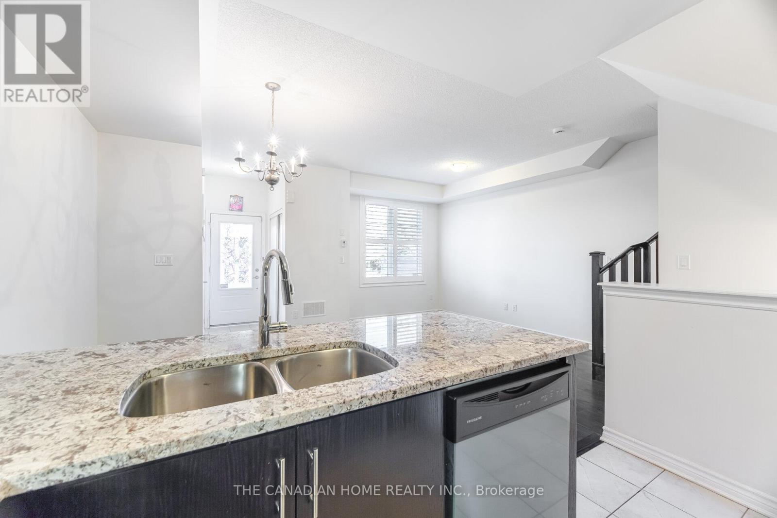 # 40 - 636 Evans Avenue, Toronto, Ontario  M8W 2W6 - Photo 8 - W12872570