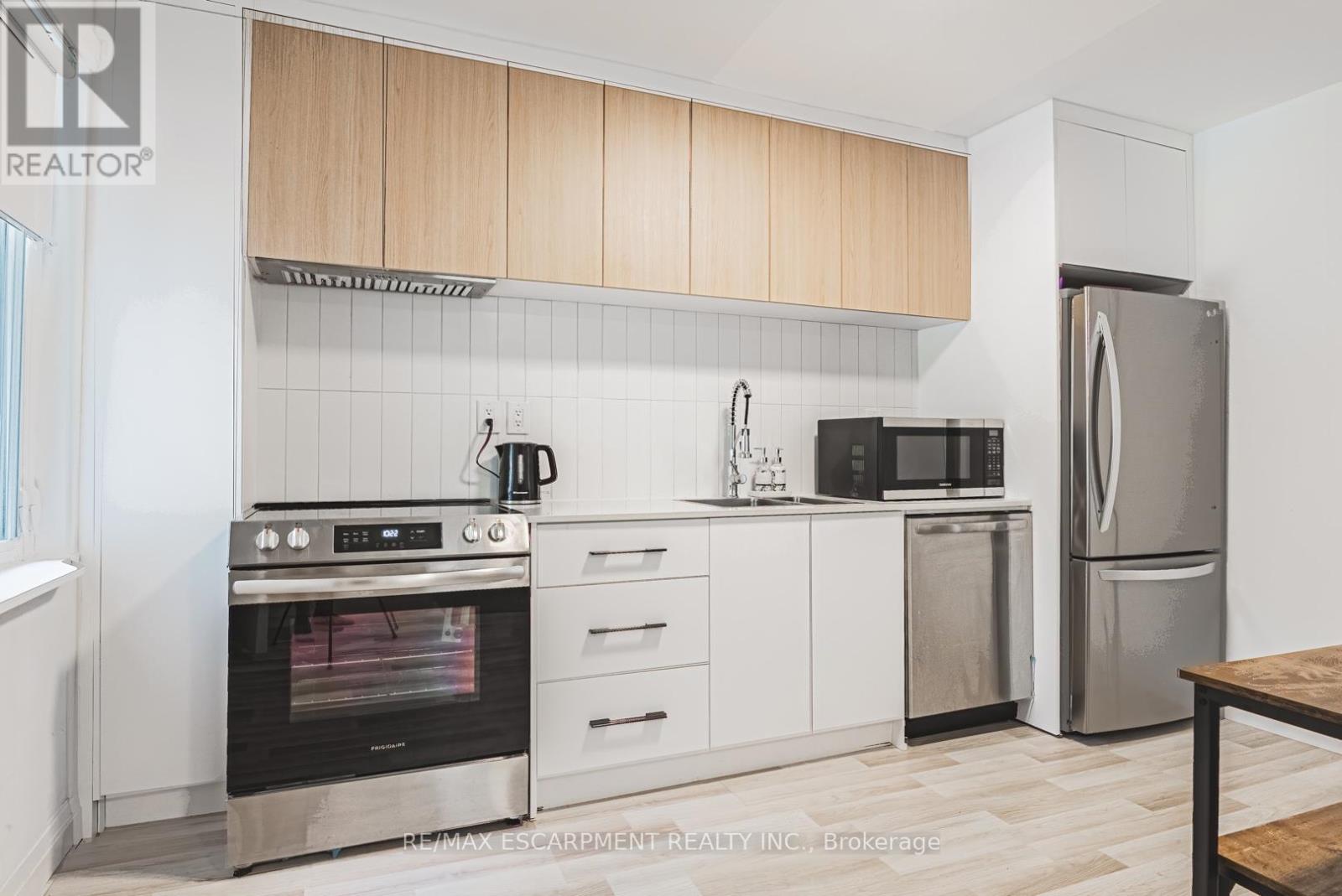 196 Walnut Street, Hamilton, Ontario  L8N 2M1 - Photo 9 - X12872336