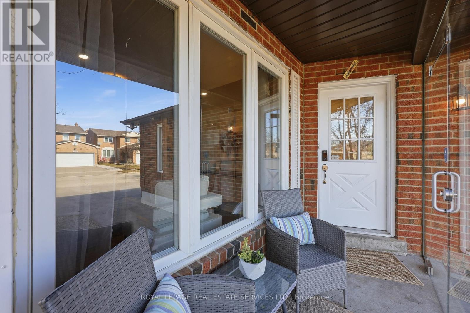 4134 Murray Hill Crescent, Mississauga, Ontario  L5C 4H8 - Photo 9 - W12871994