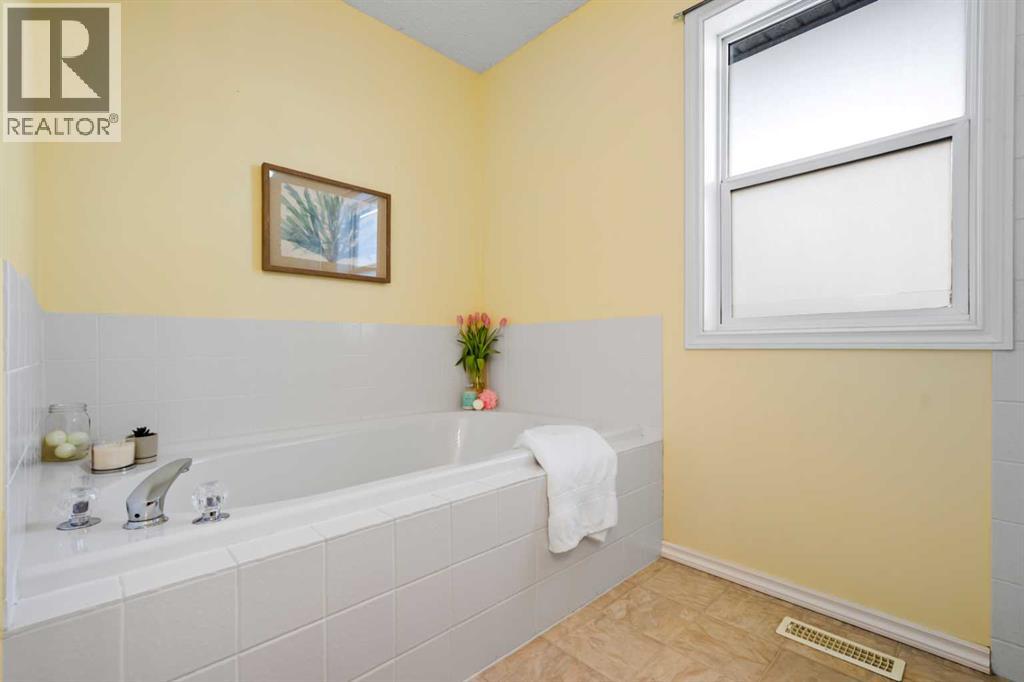 8 Chapalina Crescent Se, Calgary, Alberta  T2X 3R3 - Photo 27 - A2292229