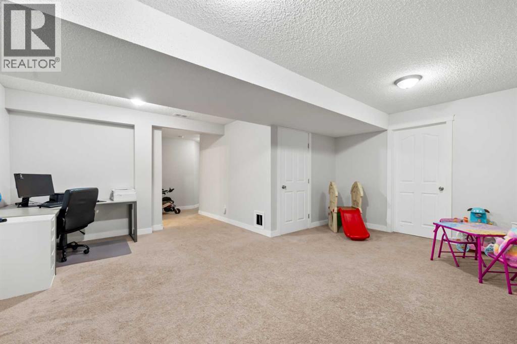 8 Chapalina Crescent Se, Calgary, Alberta  T2X 3R3 - Photo 35 - A2292229