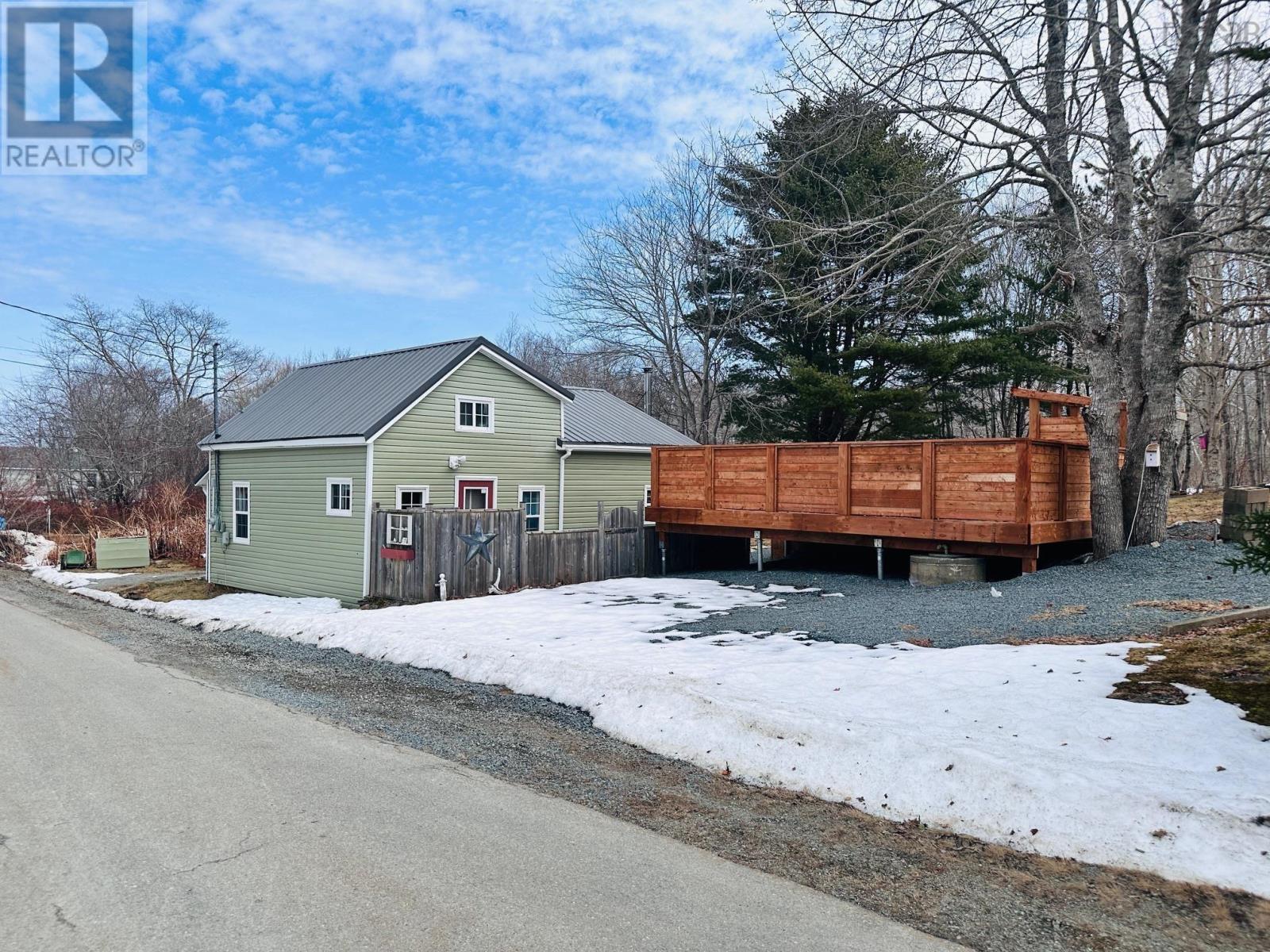 65 Town Lake Road, Liverpool, Nova Scotia  B0T 1K0 - Photo 2 - 202604366