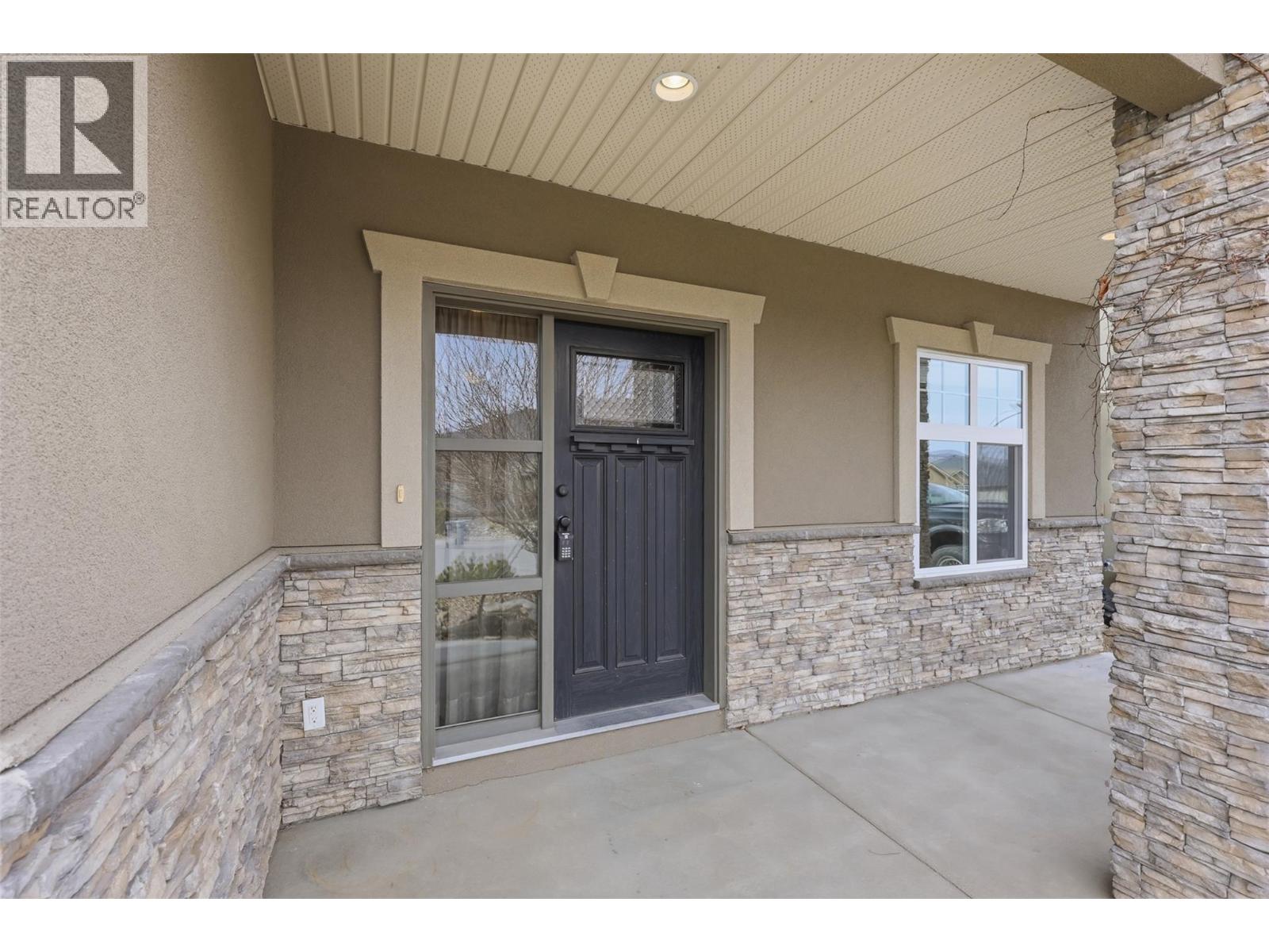 2023 Saddleback Drive, Kamloops, British Columbia  V2B 0A6 - Photo 6 - 10378884