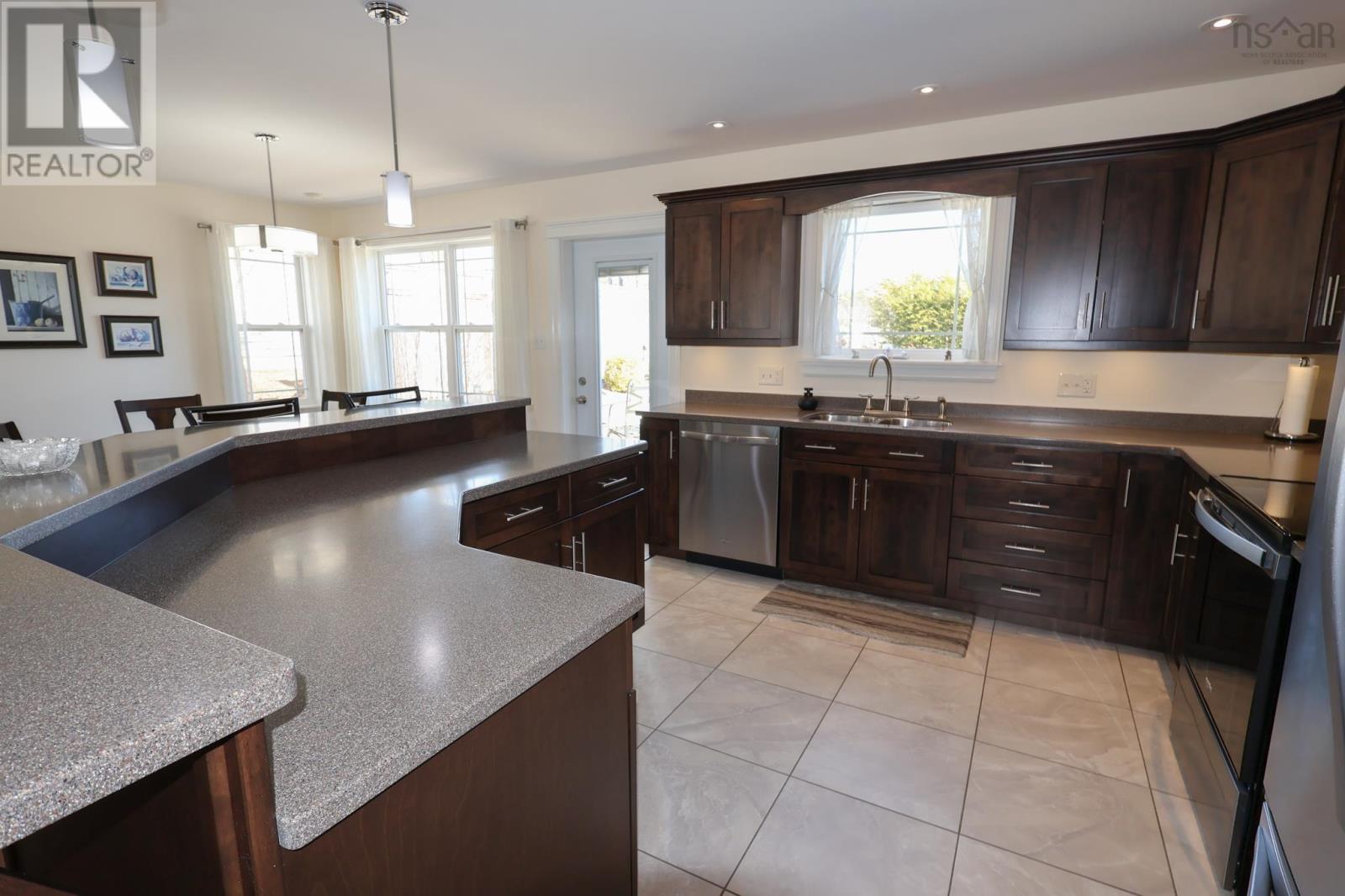 40 Dr Ernst Court, Bridgewater, Nova Scotia  B4V 9A3 - Photo 13 - 202604354