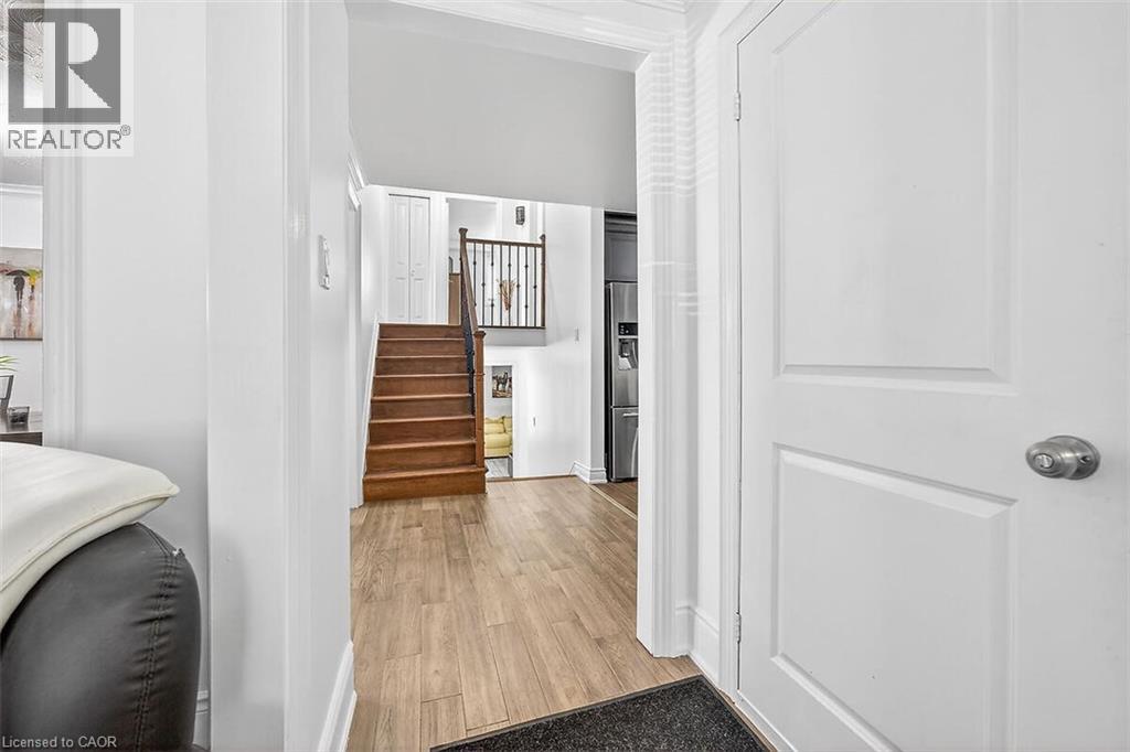 28 Tara Court, Hamilton, Ontario  L8K 6E6 - Photo 4 - 40808435