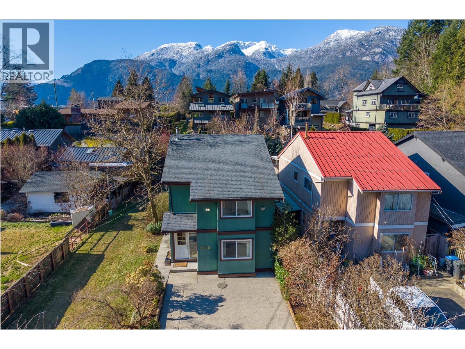 1045 Northridge Drive, Squamish, British Columbia  V0N 3G0 - Photo 2 - R3093755