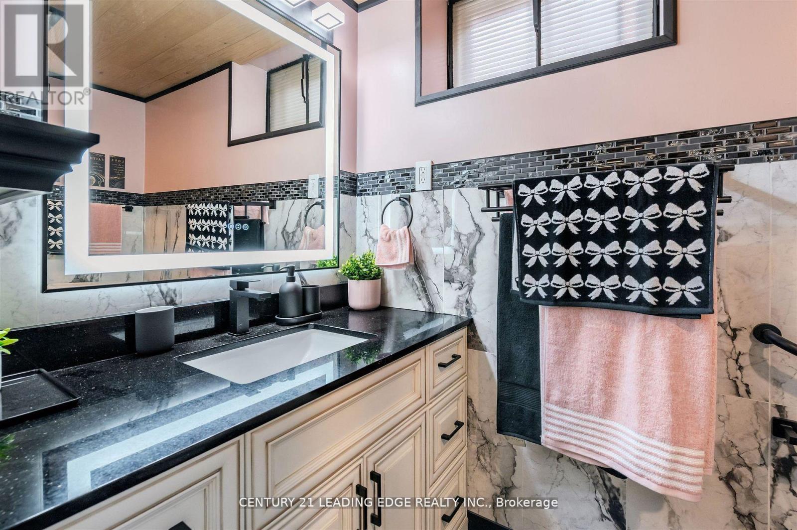 112 Wyndcliff Crescent, Toronto, Ontario  M4A 2K3 - Photo 32 - C12868264