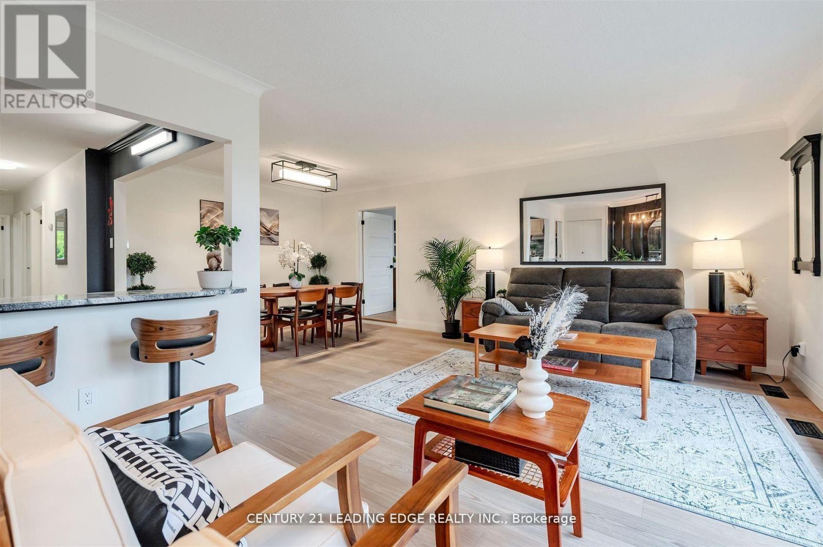 112 Wyndcliff Crescent, Toronto, Ontario  M4A 2K3 - Photo 7 - C12868264