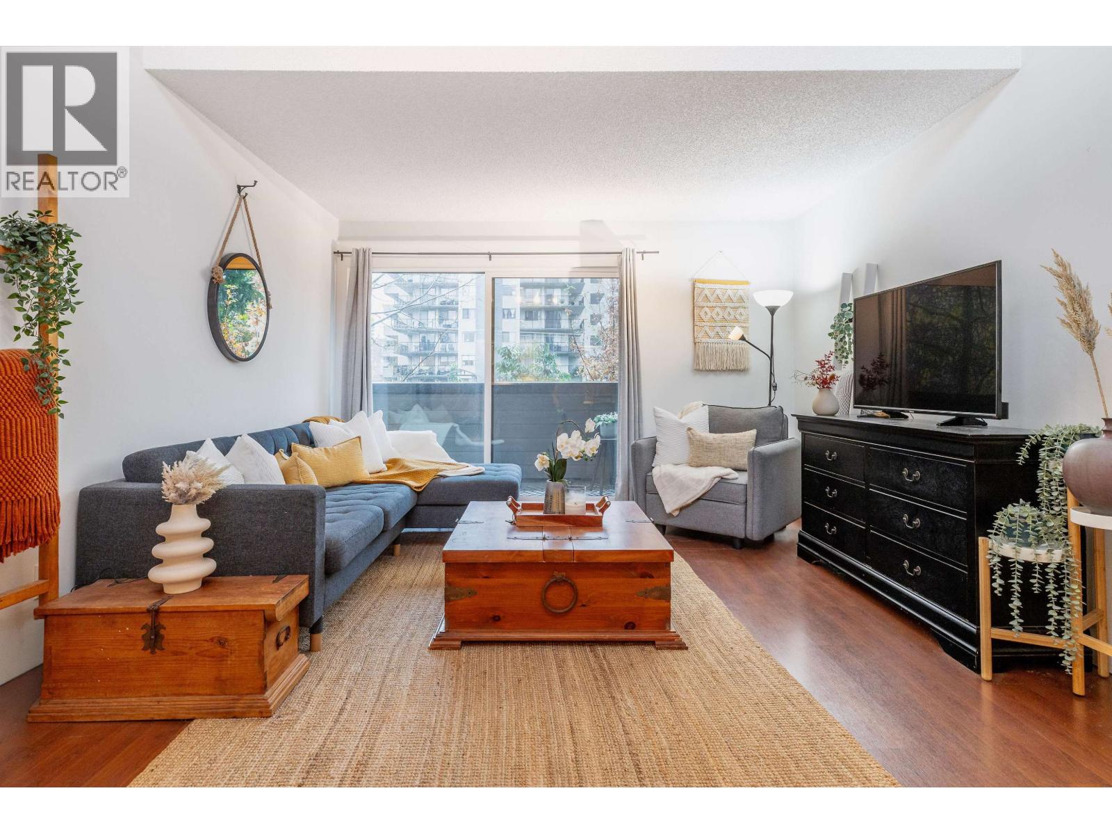 319 206 E 15th Street, North Vancouver, British Columbia  V7L 2R3 - Photo 2 - R3098766