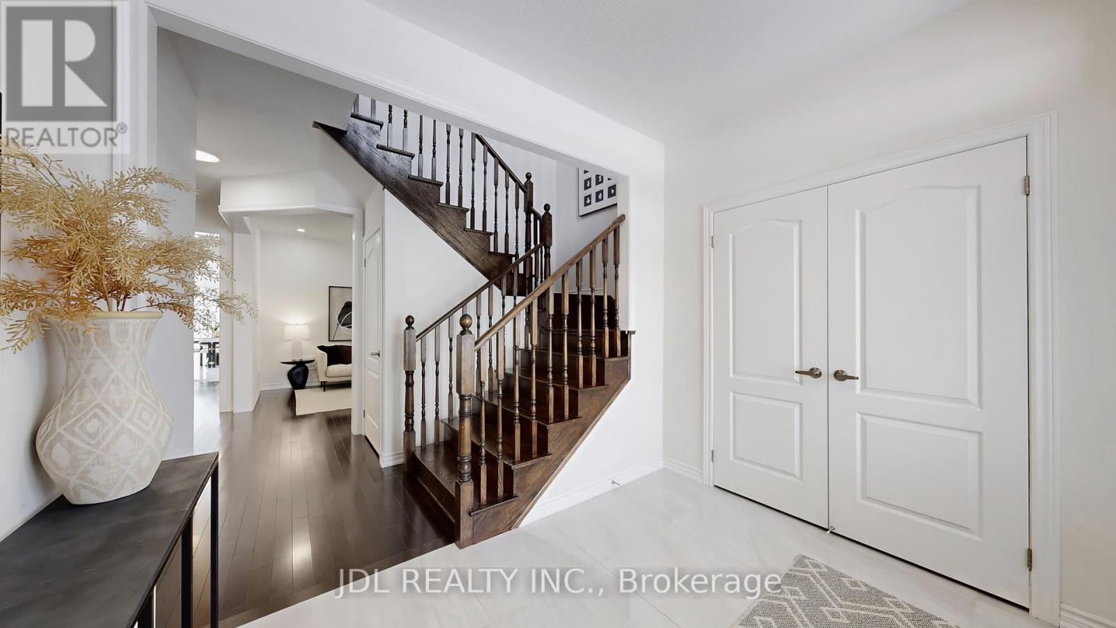 103 Connell Drive, Georgina, Ontario  L4P 0K3 - Photo 10 - N12829240