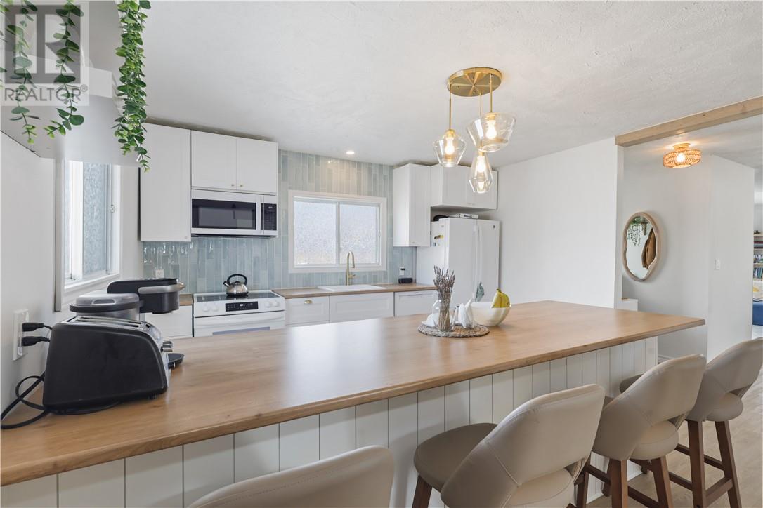 43 Wilson Street E, Little Current, Ontario  P0P 1K0 - Photo 16 - 2126770