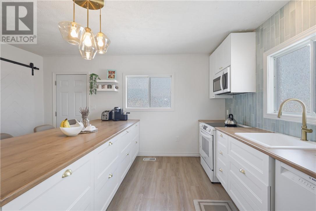 43 Wilson Street E, Little Current, Ontario  P0P 1K0 - Photo 17 - 2126770