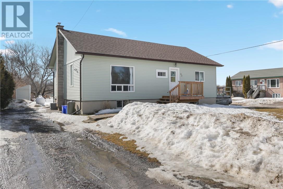 43 Wilson Street E, Little Current, Ontario  P0P 1K0 - Photo 2 - 2126770