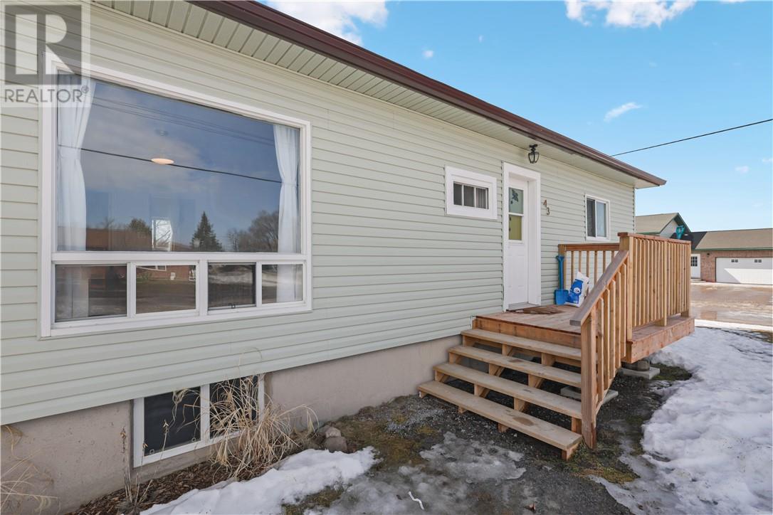 43 Wilson Street E, Little Current, Ontario  P0P 1K0 - Photo 3 - 2126770