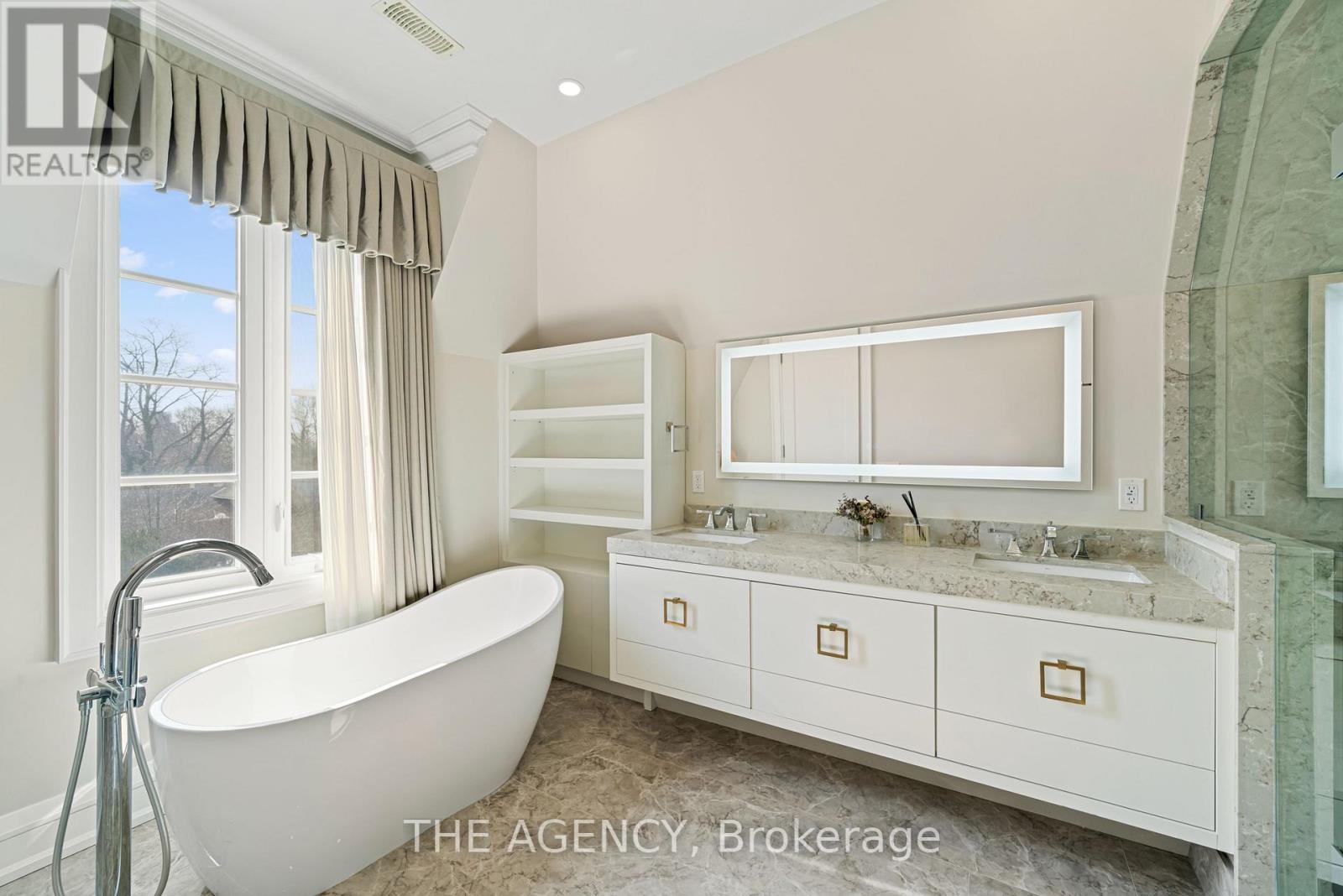 18 Suncrest Drive, Toronto, Ontario  M3C 2L2 - Photo 21 - C12872638