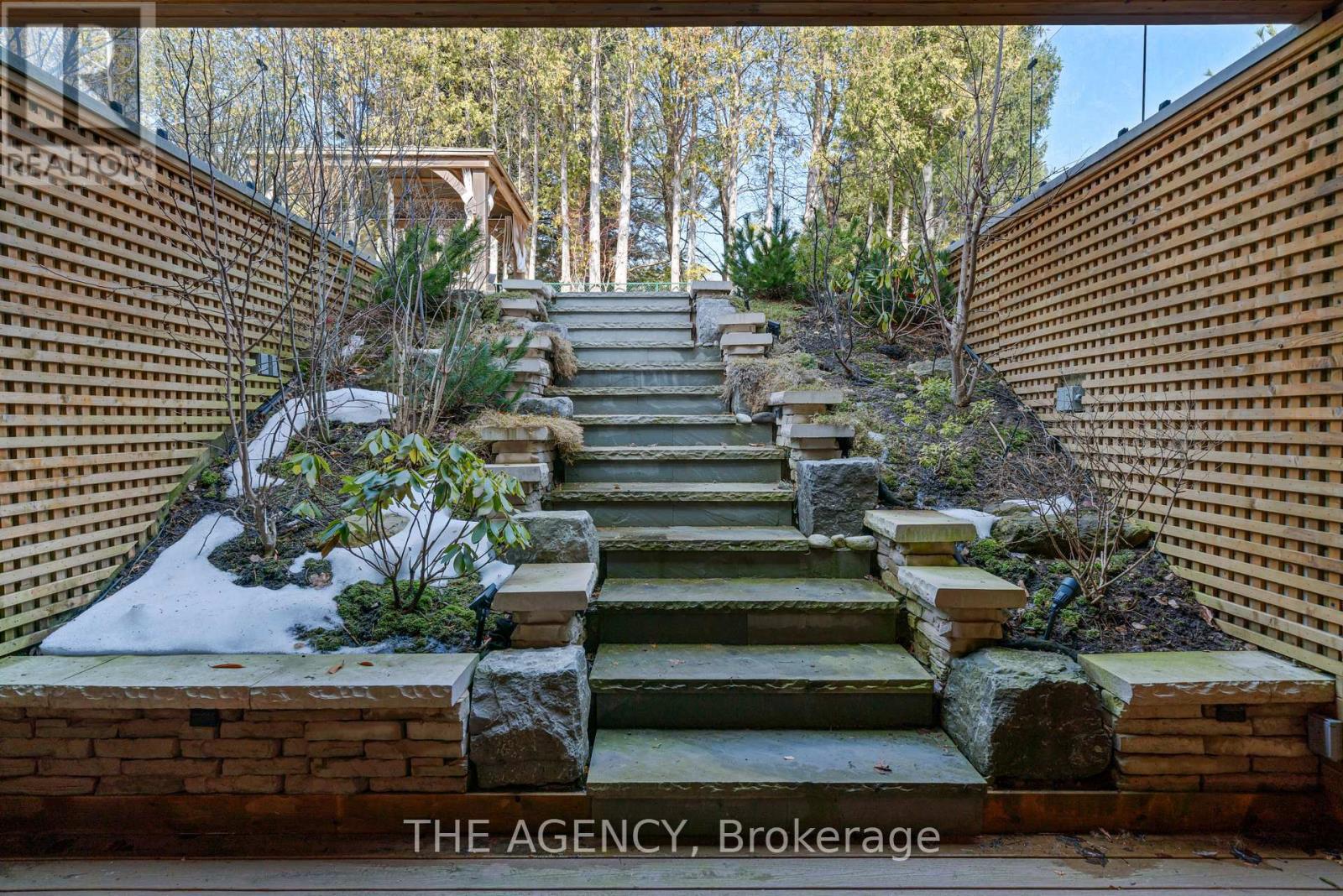 18 Suncrest Drive, Toronto, Ontario  M3C 2L2 - Photo 35 - C12872638