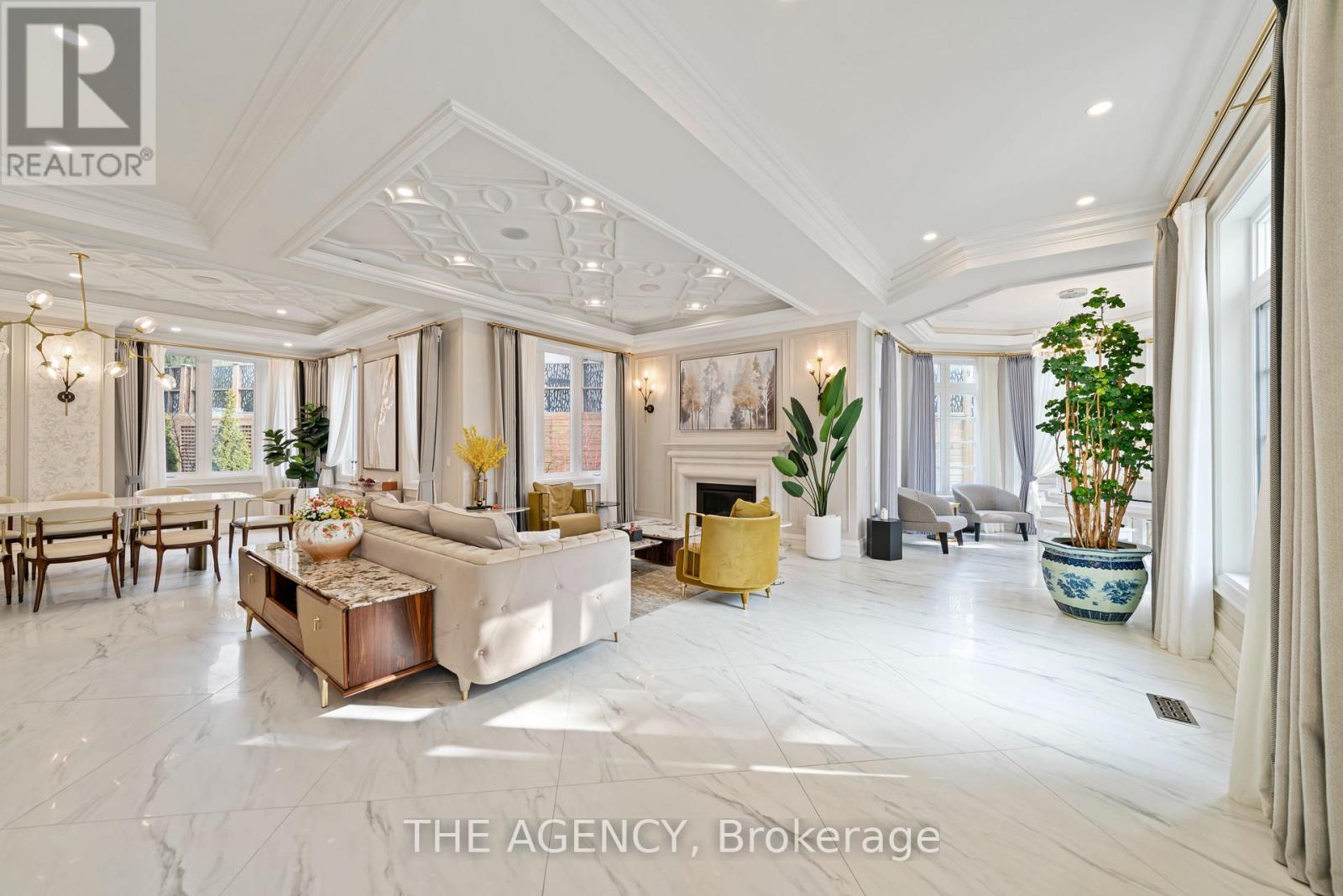 18 Suncrest Drive, Toronto, Ontario  M3C 2L2 - Photo 5 - C12872638