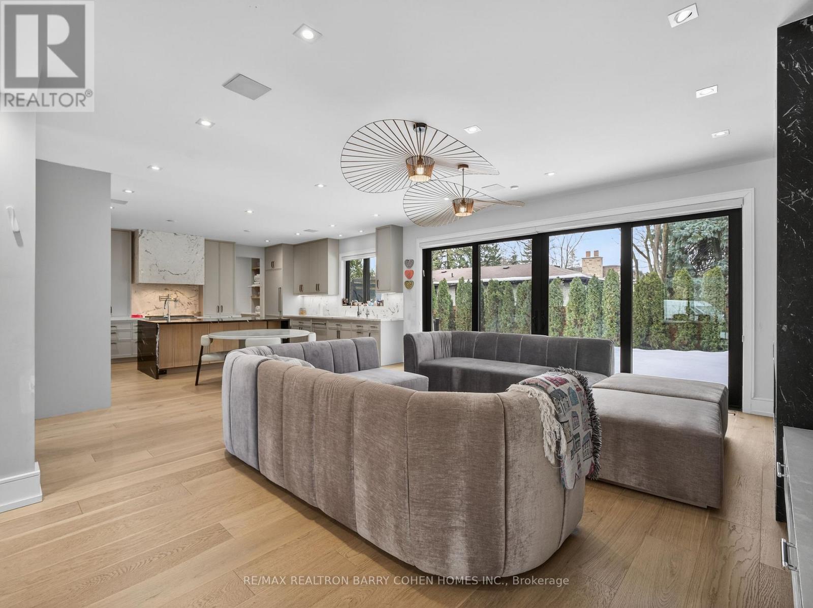 4 Forest Wood, Toronto, Ontario  M5N 2V6 - Photo 4 - C12872644