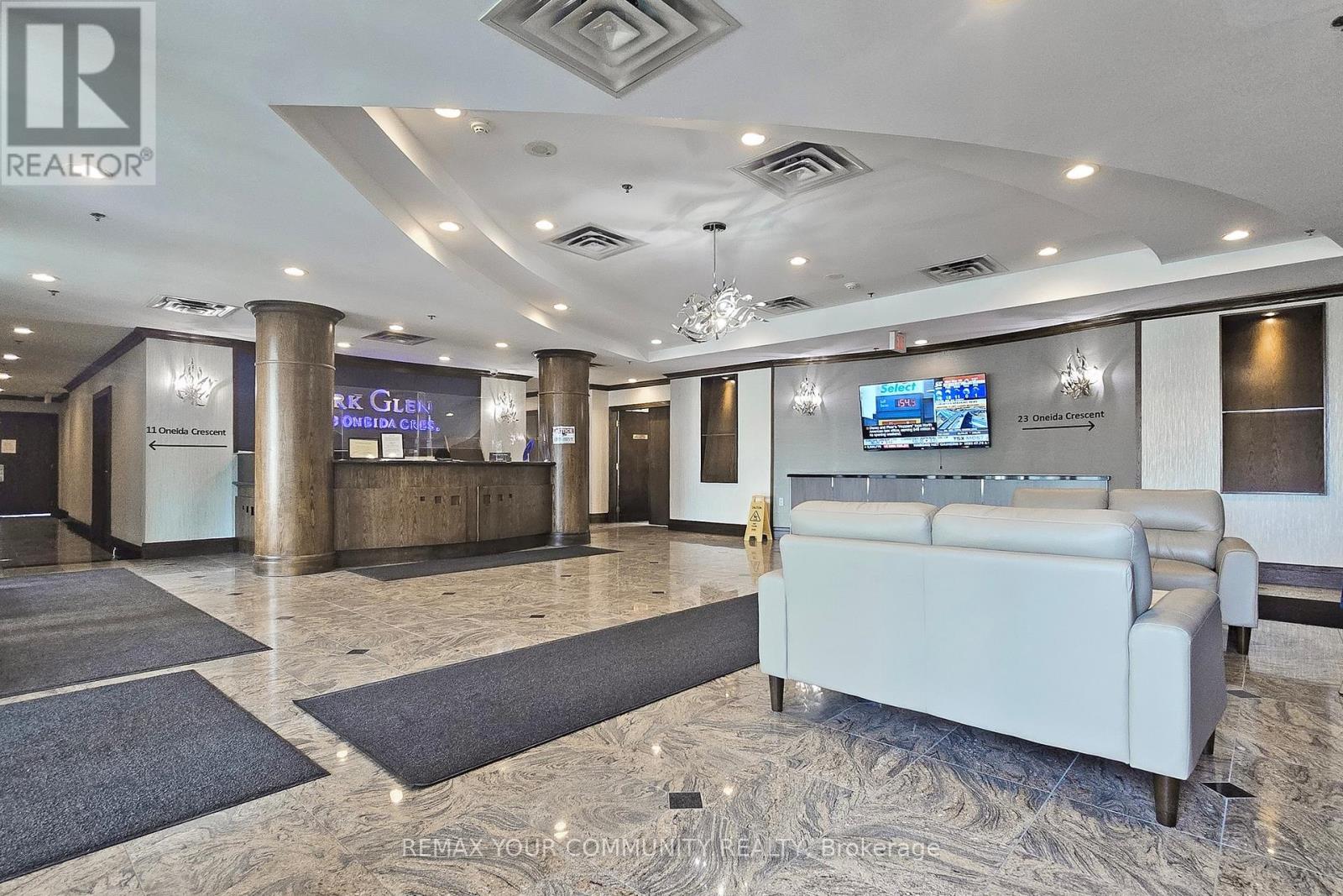 1004 - 11 Oneida Crescent, Richmond Hill, Ontario  L4B 0A1 - Photo 3 - N12698926