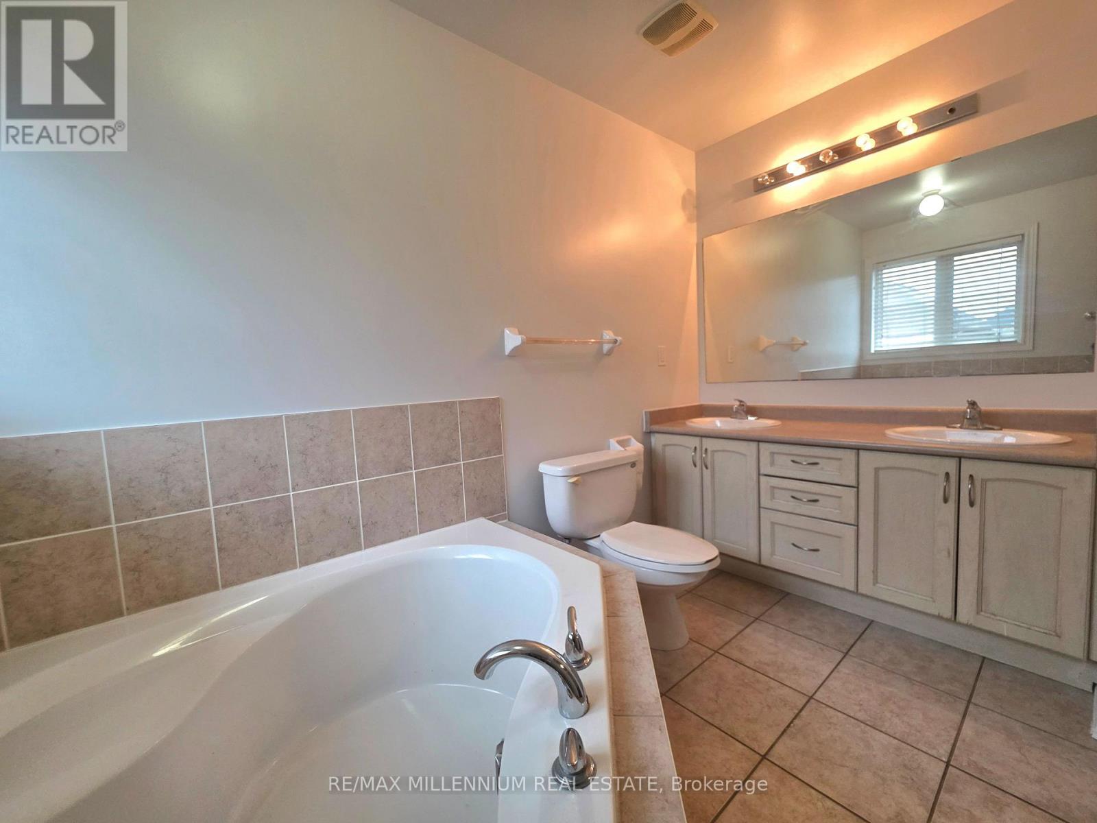 150 Ozner Crescent, Vaughan, Ontario  L4H 0G1 - Photo 44 - N12869378